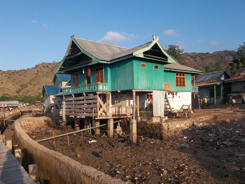 Maison traditionnelle village de Komodo, Flores