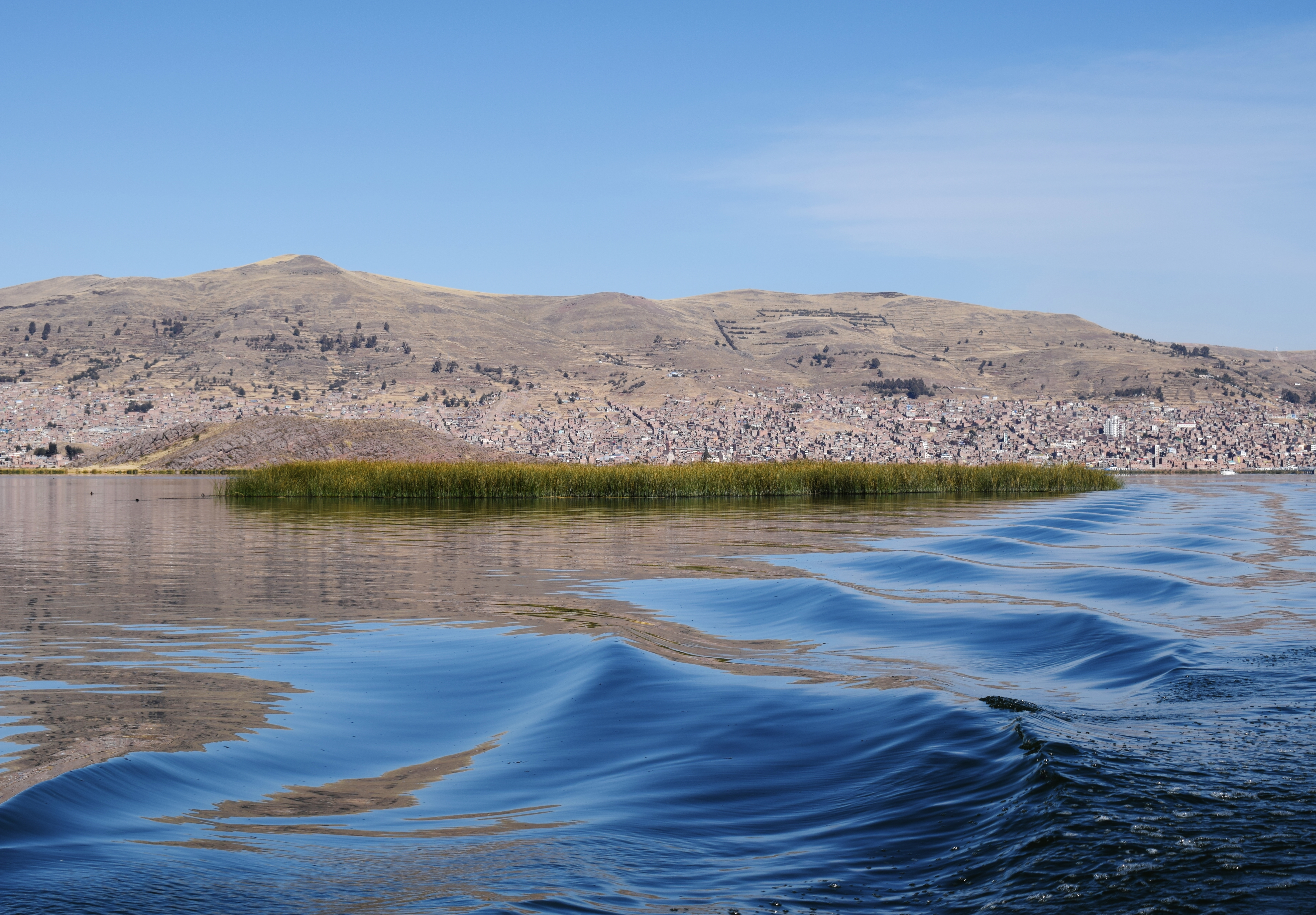 Vue sur le lac Titicaca au Pérou 