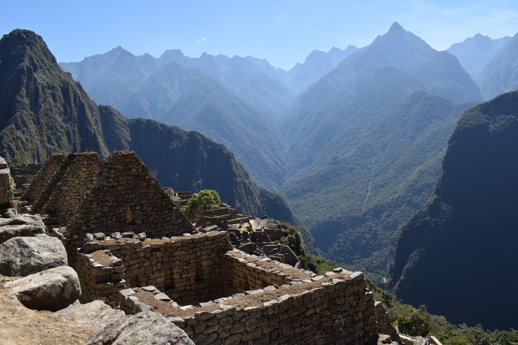 Vue sur les montagnes du Machu Picchu depuis les ruines