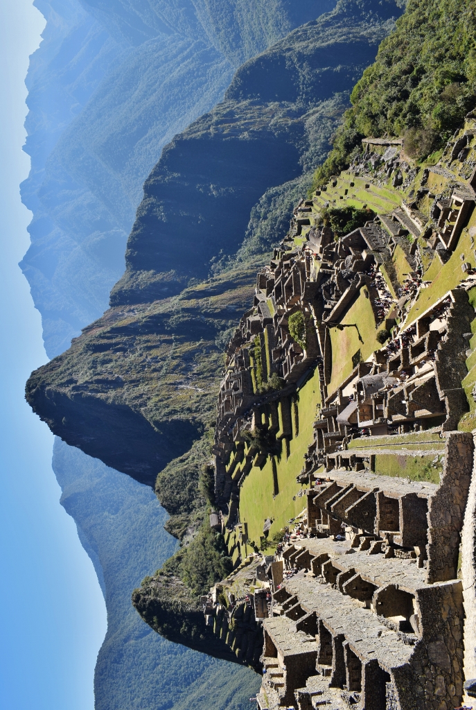 Point de vue vertical atypique sur le site du Machu Picchu