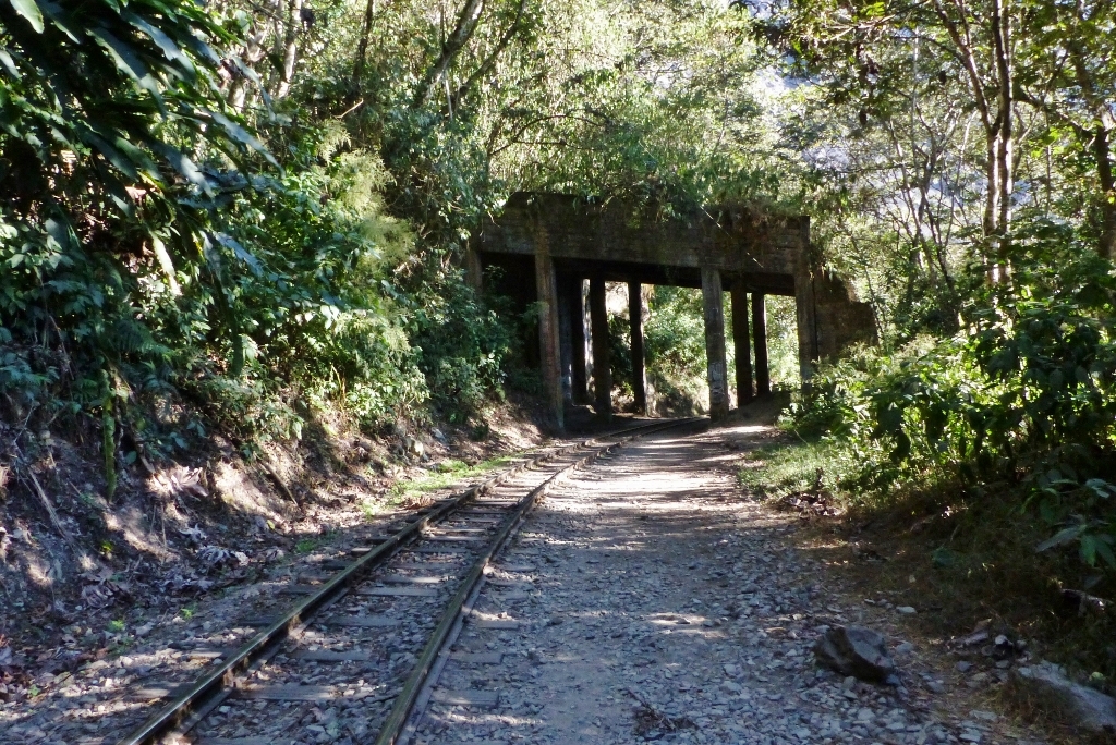 Rejoindre Agua Calientes en suivant les rails d'Hydroelectrica