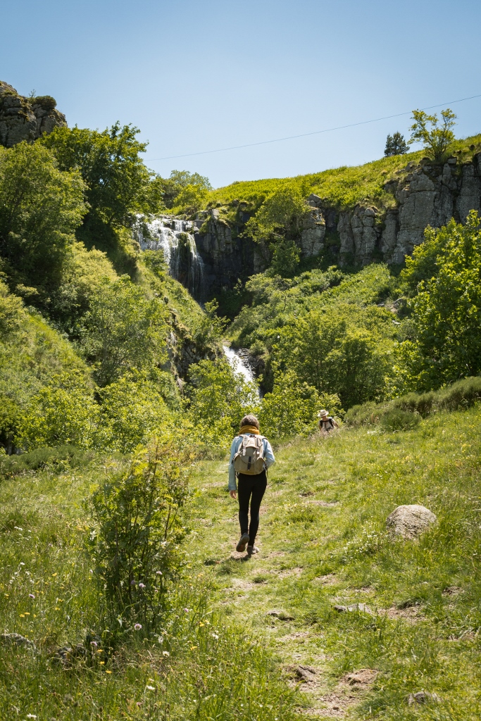 Sentier menant à la cascade de Chaudeyrolles