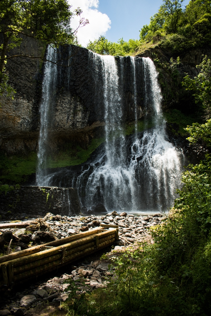 Vue sur la cascade de la Beaume dans la Haute-Loire en Auvergne