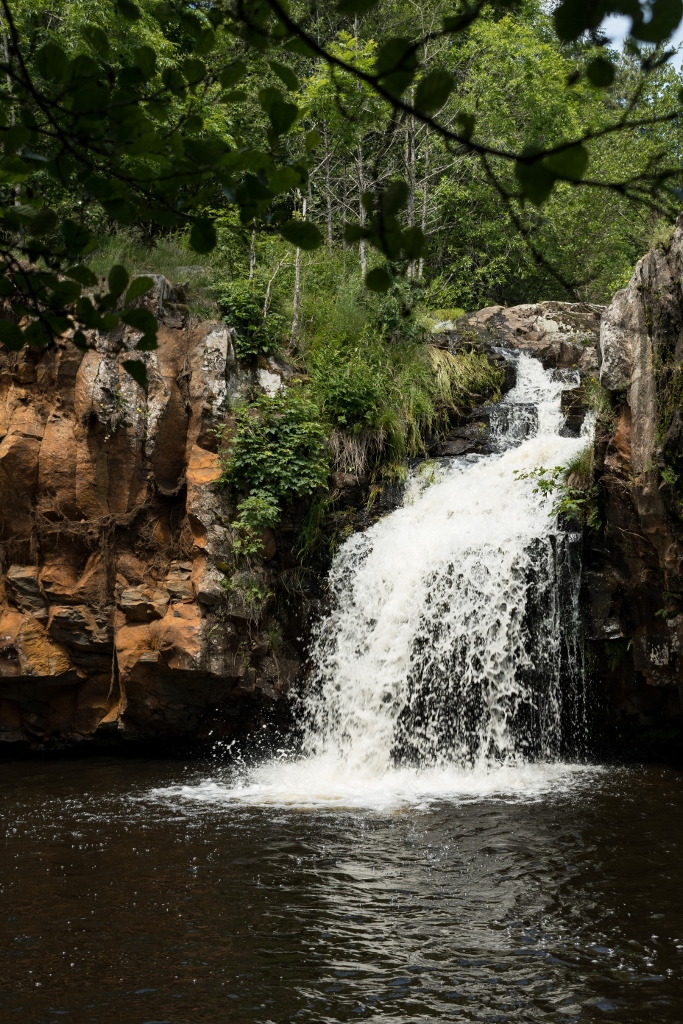 Vue sur la cascade du Gouffre de la Monette en Haute-Loire