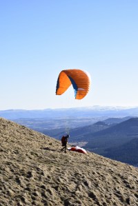 Le Puy-de-Dôme : endroit privilégié pour les parapentistes