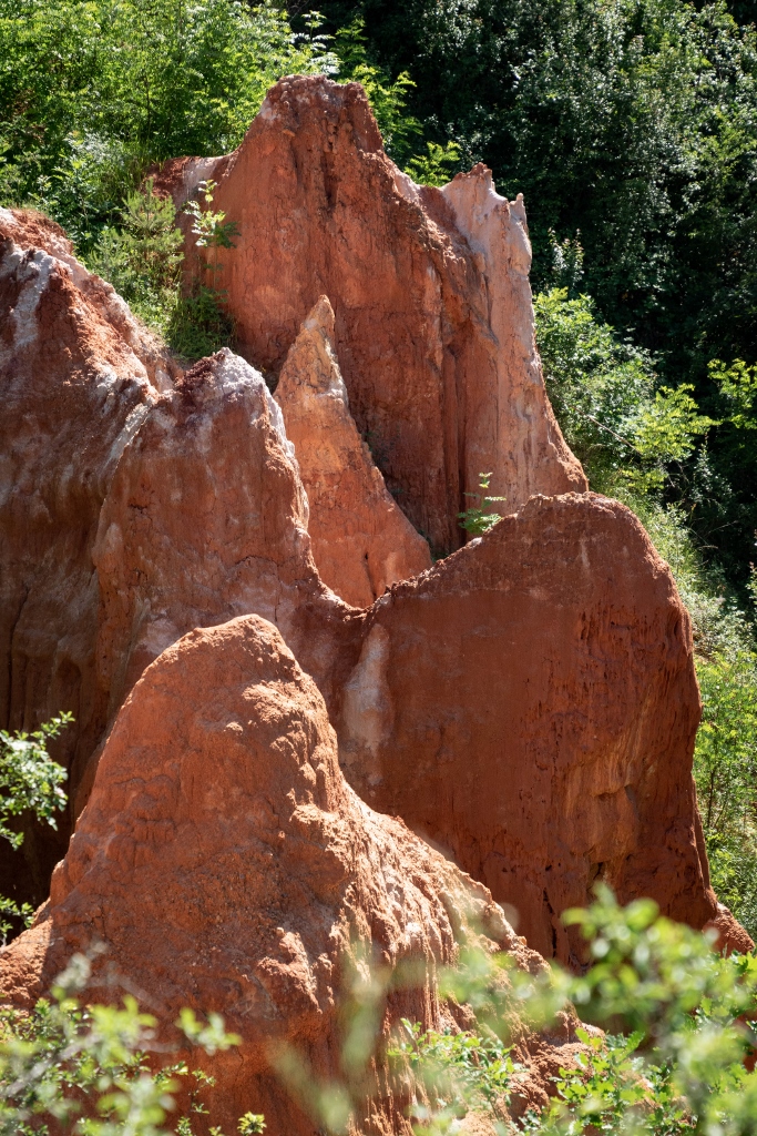 Panorama sur les rochers de la Vallée des Saints à Boudes dans le Puy-de-Dôme