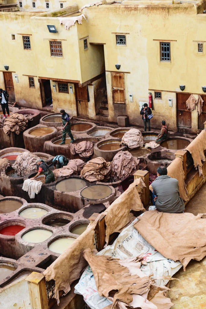 Les tannerie de Fès, un des lieux emblématiques à visiter dans le nord du Maroc 