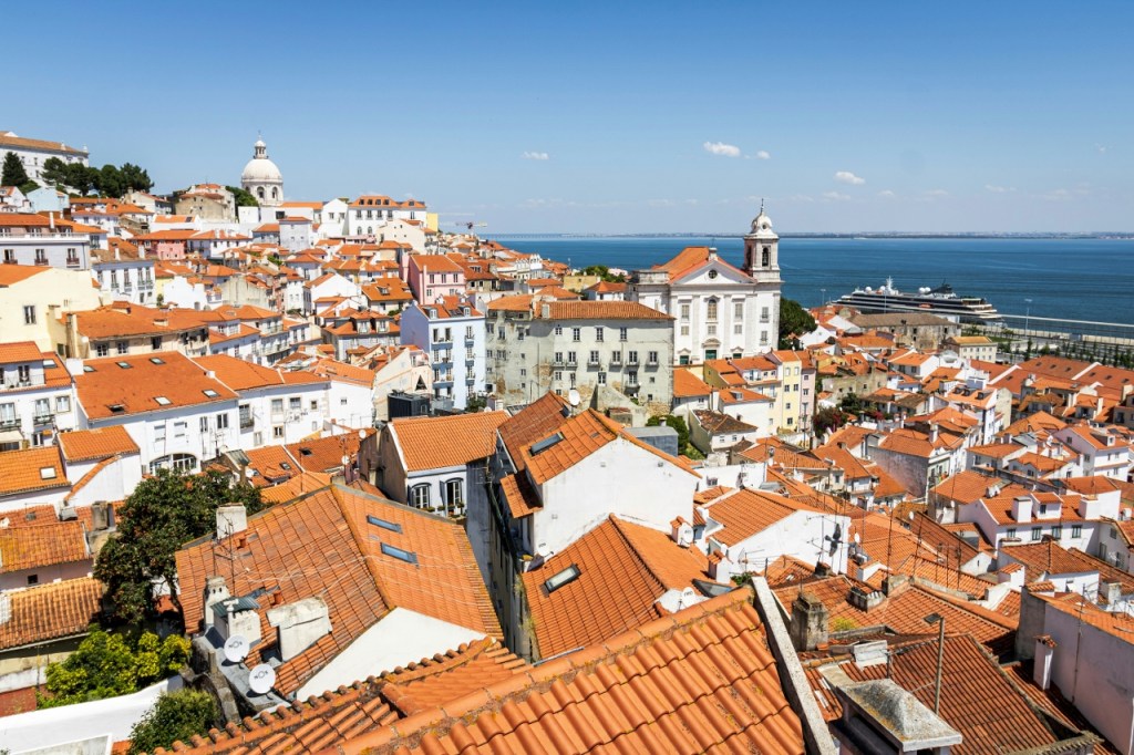 Panorama sur le quartier de l'Alfama à Lisbonne