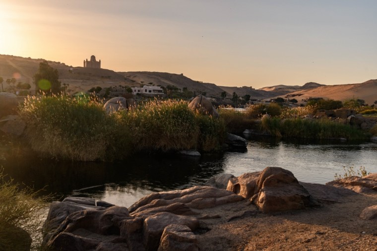 Panorama sur Assouan et le Nil au coucher du soleil