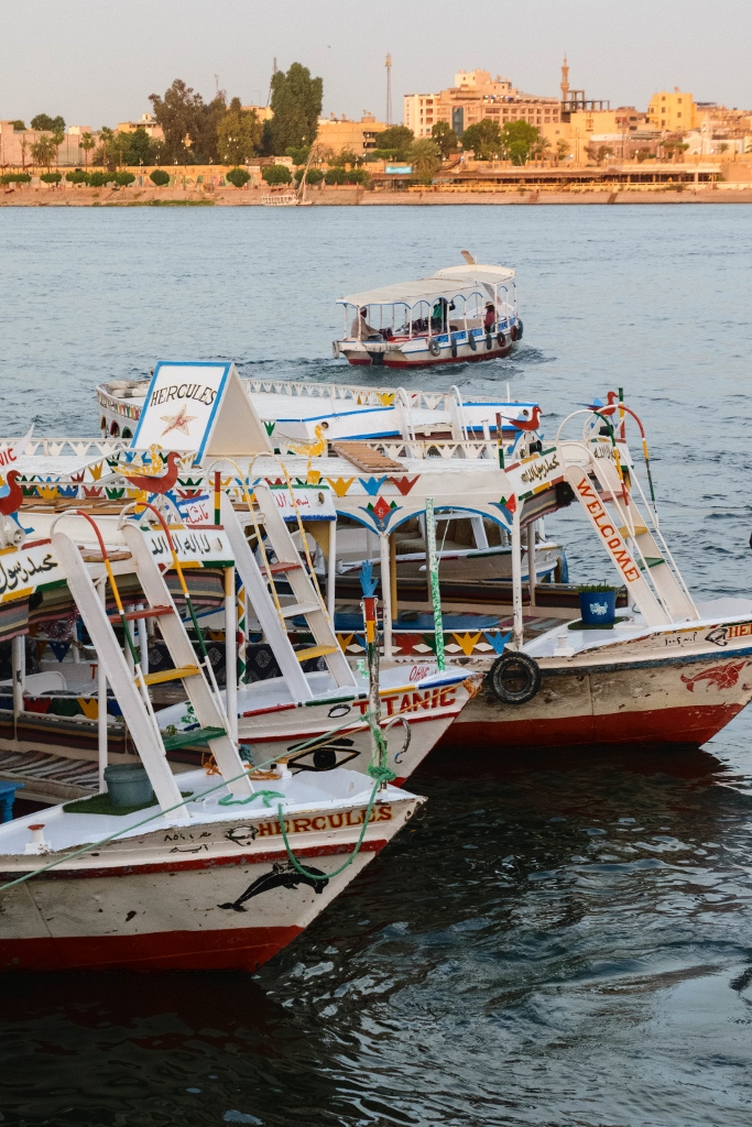 Vue sur des felouques sur le Nil 
