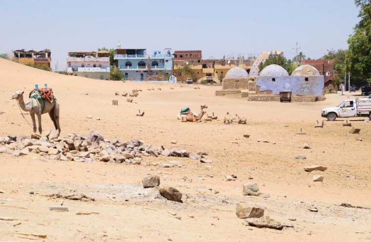 Vue sur un village à Assouan près du tombeau des nobles