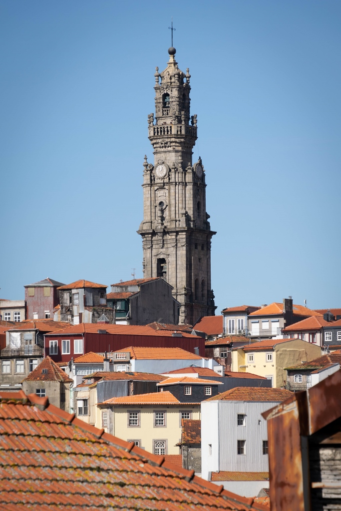 Vue sur la Torre de Clérigos à Porto 