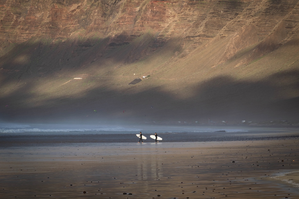 Caleta de Famara, un spot de surf réputé sur l'île de Lanzarote 