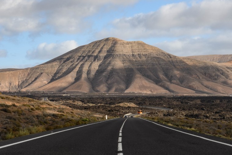 Route panoramique face aux volcans de Lanzarote 