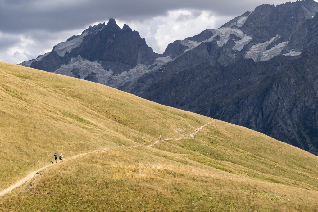 Randonnée sur le plateau d'Emparis avec vue sur la Meije 