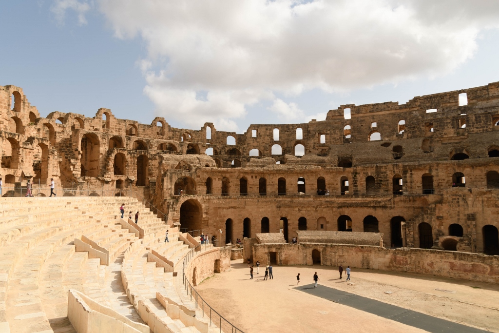 Vue de l'intérieur de l'amphithéâtre antique El Jem en Tunisie 