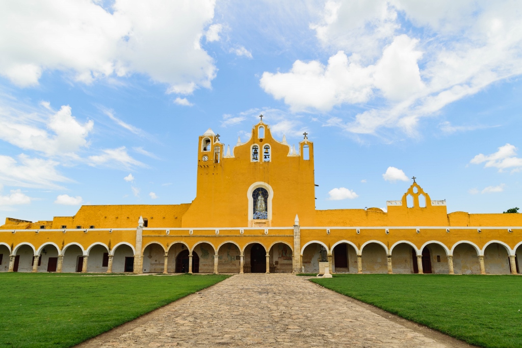 Panorama sur le couvent de San Antonio de Padoue à Izamal 