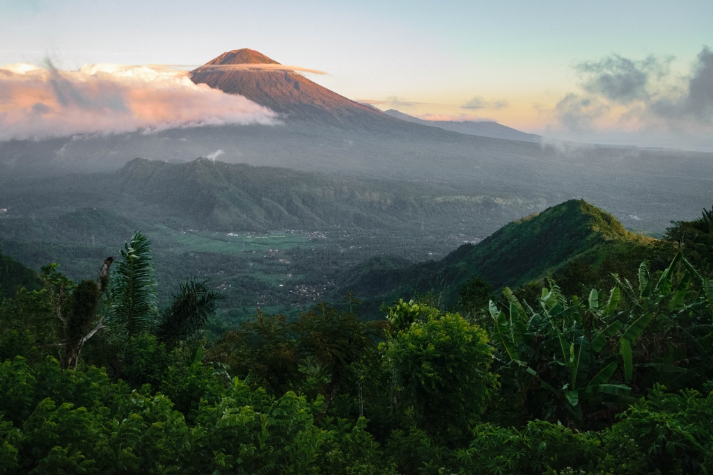 Panorama sur le volcan Agung depuis Lahangan Sweet
