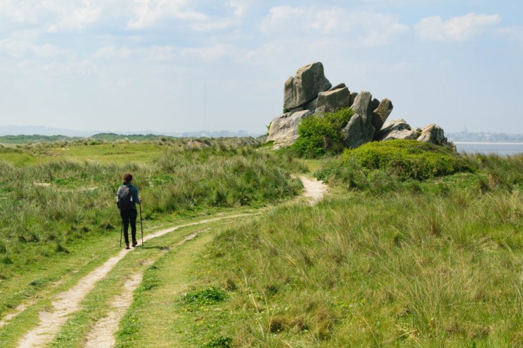 Sentier sur la baie de Kernic