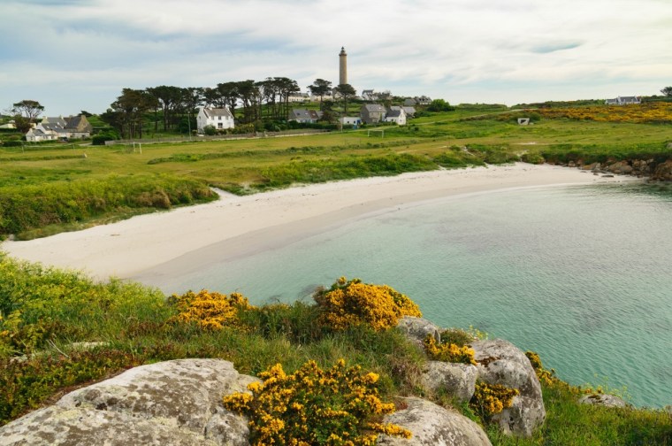 Plage de l'île de Batz et son phare 